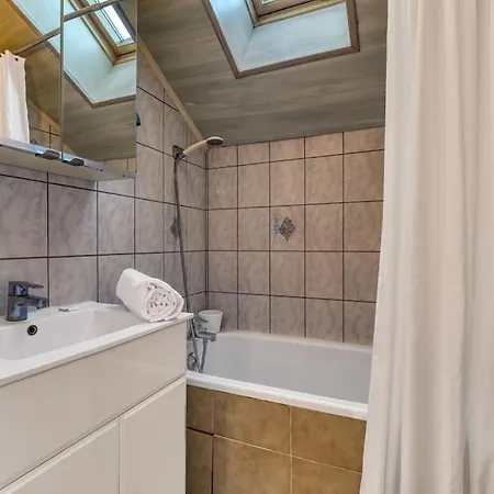 Zenbnb / Medini / Parking / 4 Pers. / Wifi / Annemasse